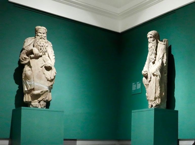 Isaac y Abrahám, estatuas del maestro Mateo que reclaman a la familia Franco