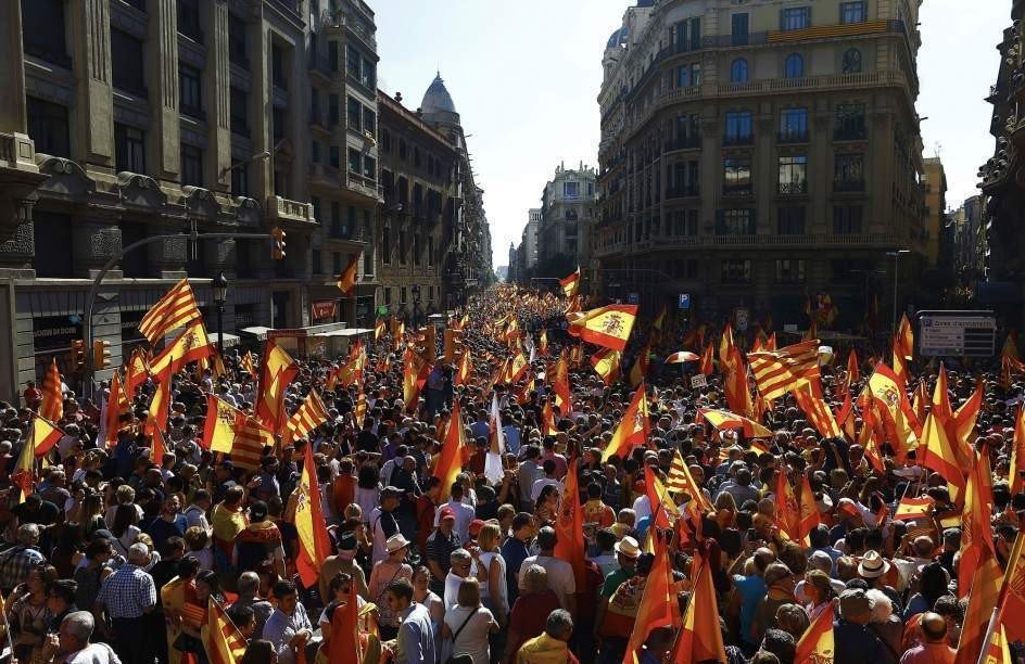 Masiva manifestación en el centro de Barcelona por la unidad de España.