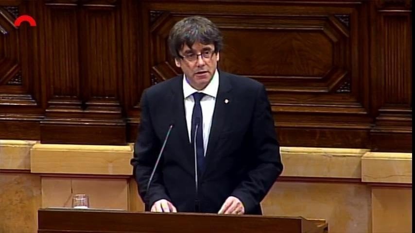 Carles Puigdemont en su discurso ante el Parlament.