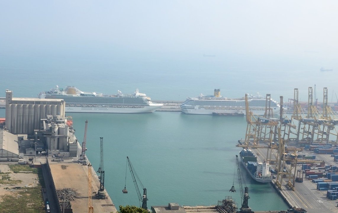 Cruceros en el puerto de Barcelona.