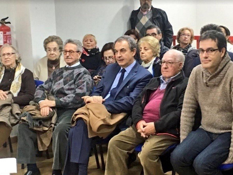Zapatero en la agrupación del PSOE de Fuencarral.