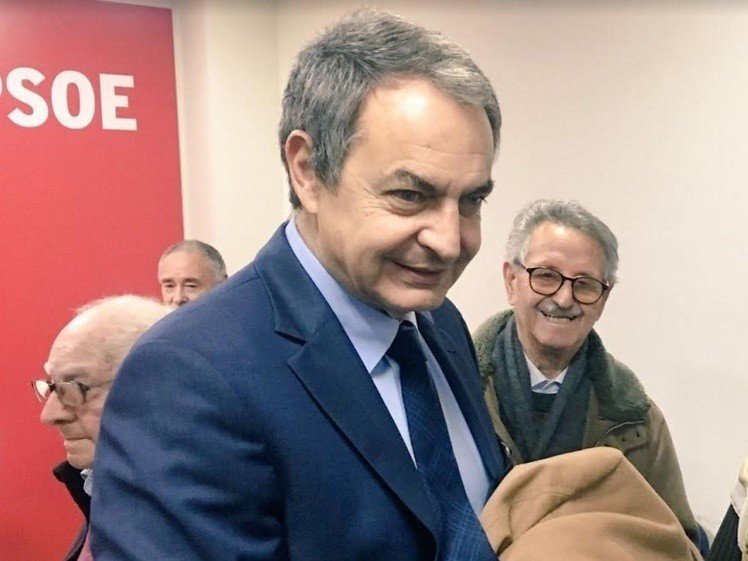 Zapatero en la agrupación del PSOE de Fuencarral.