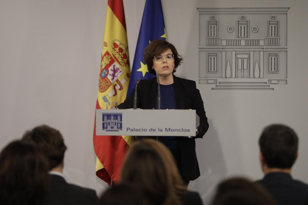 Sáenz de Santamaría anuncia el acuerdo del Gobierno para pedir informe al Consejo de Estado sobre la candidatura de Puigdemont.