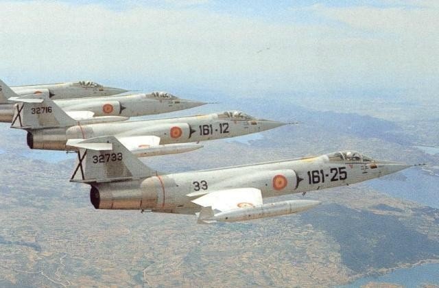 Una formación de cazas F-104 del Ejército del Aire español.