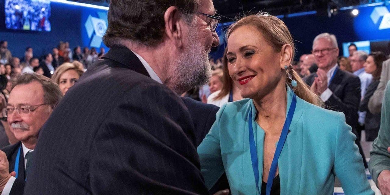 Mariano Rajoy y Cristina Cifuentes en la Convención del PP en Sevilla.