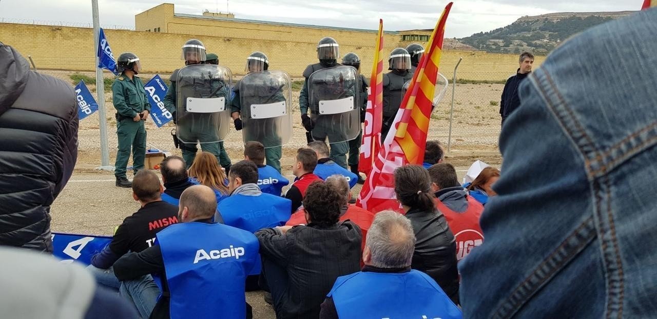 Funcionarios de Prisiones se concentran en Zaragoza.