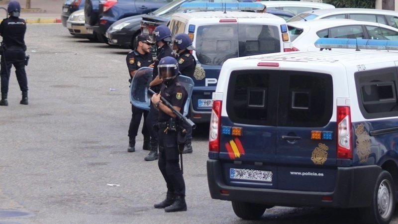 Efectivos de la Policía Nacional en Algeciras.