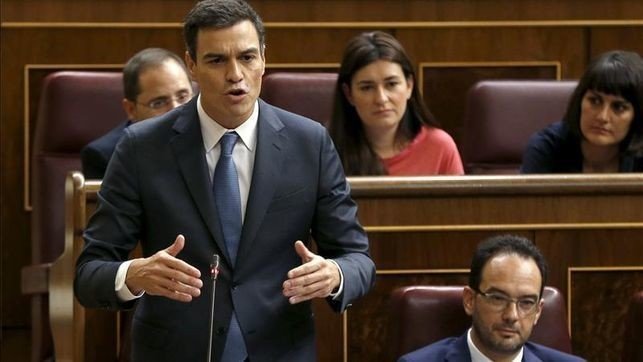 Pedro Sánchez, en el escaño que volverá a ocupar en el Congreso de los DIputados.