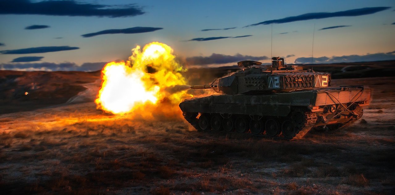 Carro de combate Leopard del Ejército de Tierra durante unos ejercicios de tiro real.