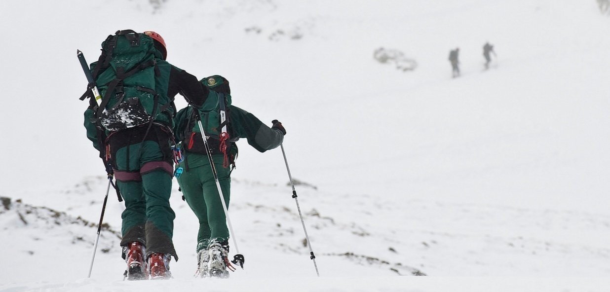 Alpinistas de montaña de la Guardia Civil