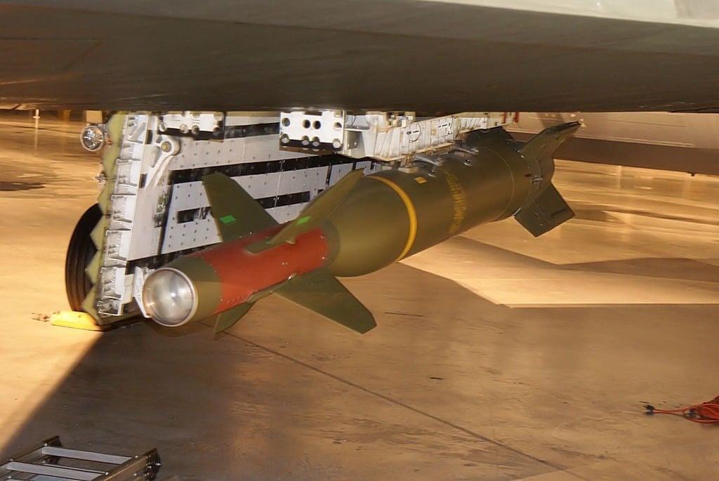 Una GBU-10 con kit de guiado laser Paveway II como las que ha vendido España a Arabia Saudí.