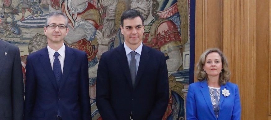 Pablo Hernández de Cos, Pedro Sánchez y Nadia Calviño.