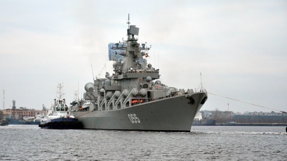Imagen de archivo del crucero ruso Marshal Ustinov
