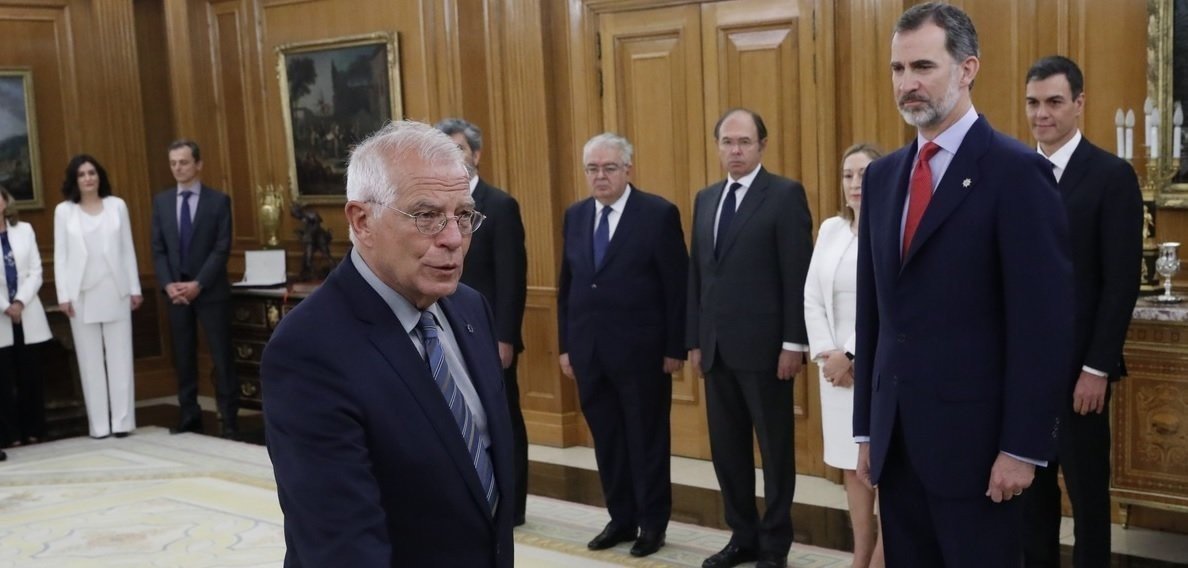 Josep Borrell promete el cargo de ministro.