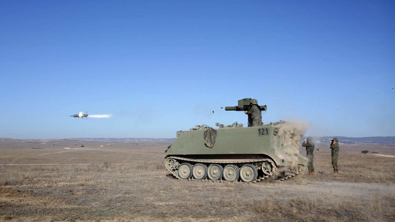 Lanzamiento de un misil TOW desde un blindado TOA M-113 durante unas maniobras del Ejército de Tierra (Foto: Ejército de Tierra)