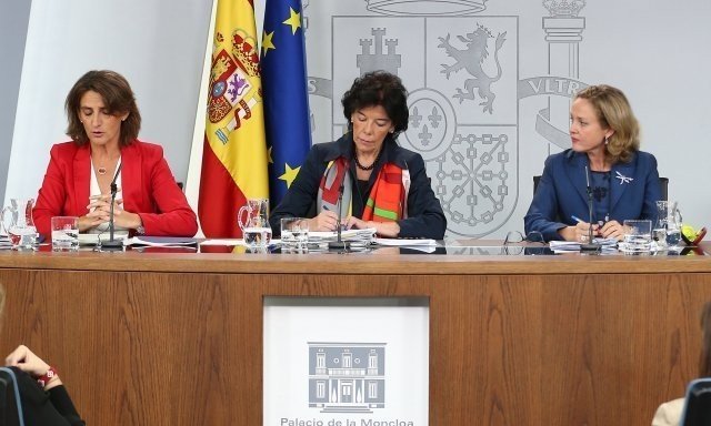 Teresa Ribera junto a Isabel Celaá y Nadia Calviño