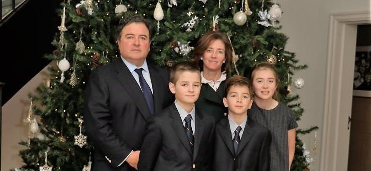 El embajador de Estados Unidos, con su familia.