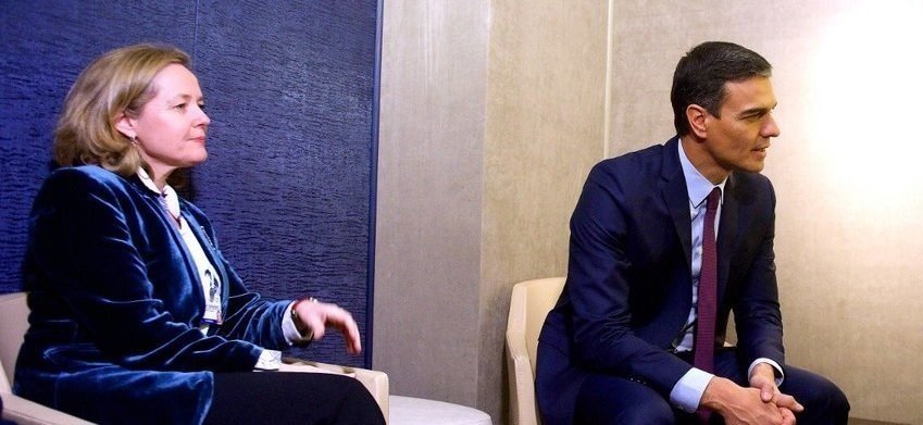 Nadia Calviño y Pedro Sánchez en el Foro de Davos.