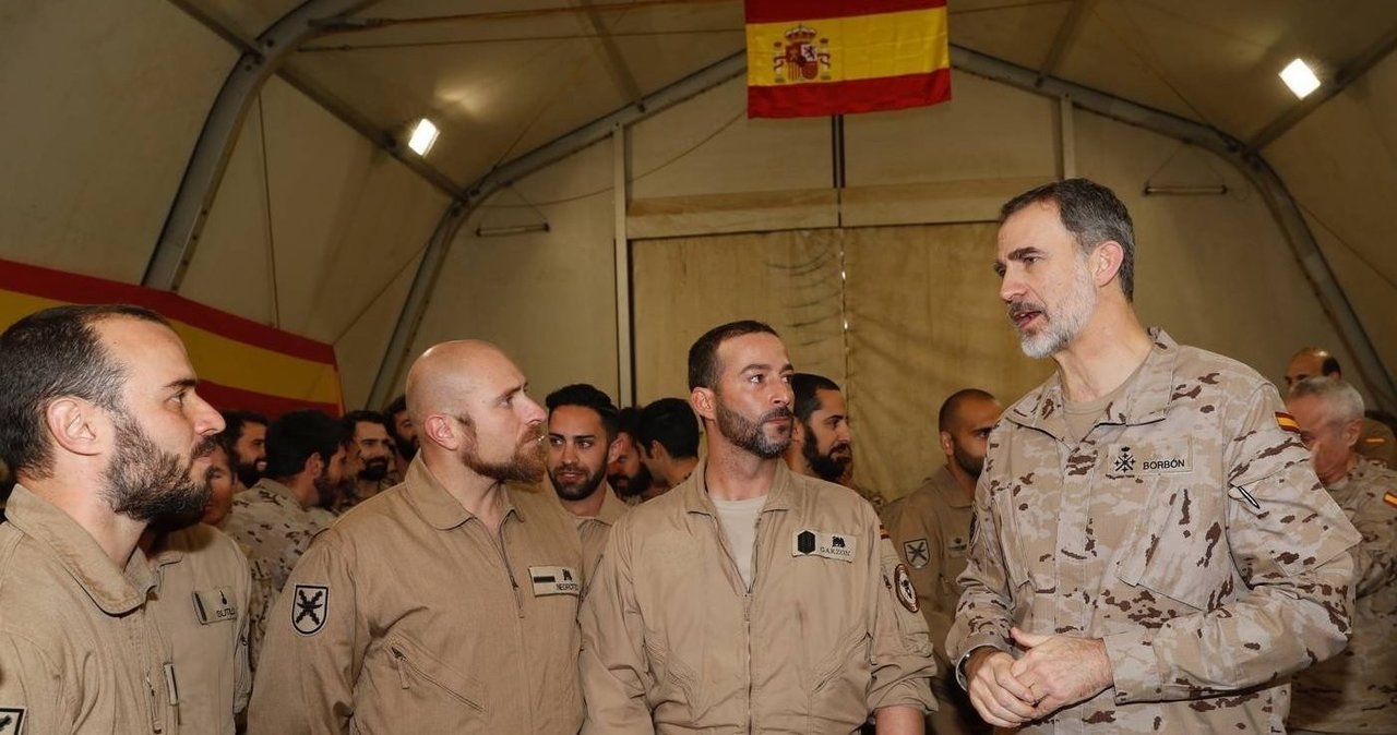 Felipe VI, con militares españoles en Iraq.