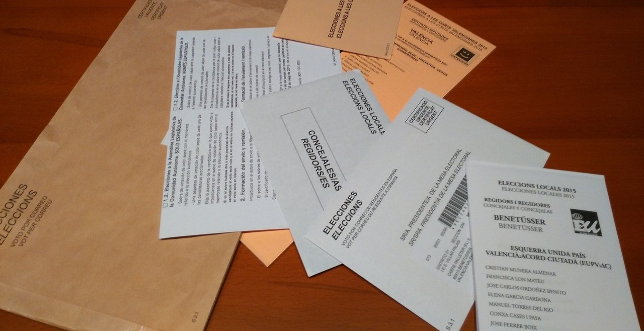 Papeletas de las elecciones municipales de 2015.