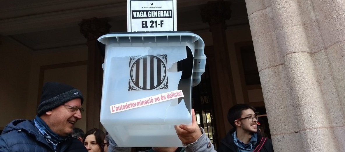 Urna rota en la huelga general del 21 de febrero de 2019 (Foto: @ivaxsirc).