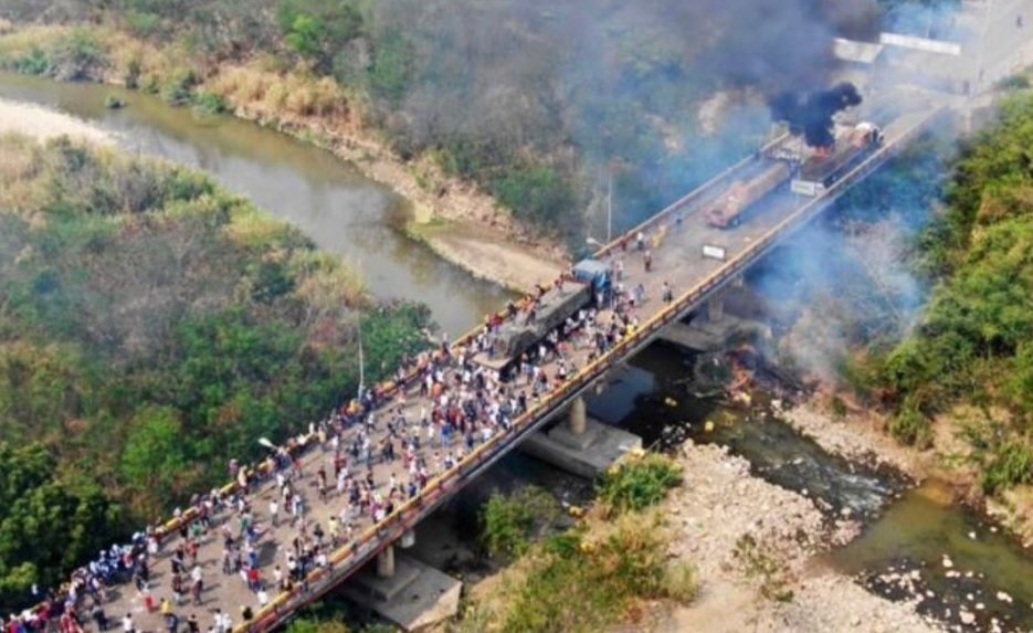 Puente entre Colombia y Venezuela por el que iba a entrar ayuda humanitaria.