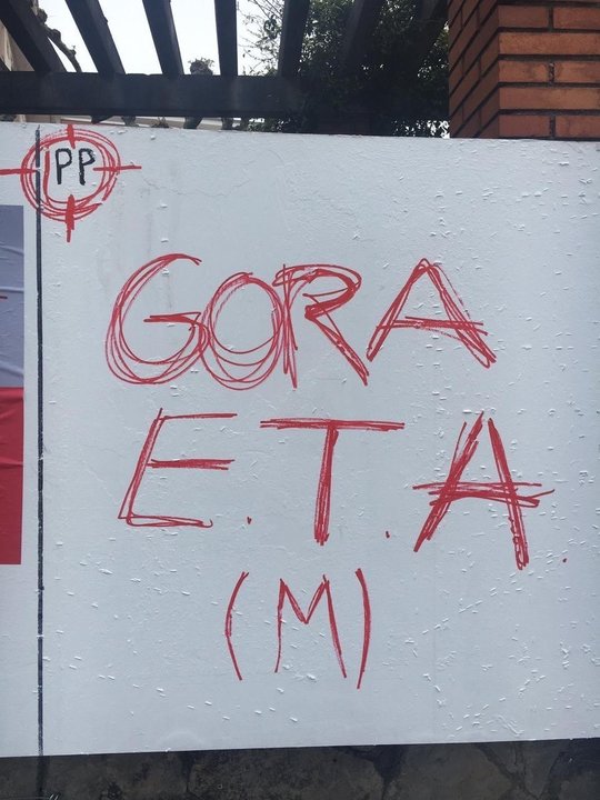 Pintada de &#34;Gora ETA&#34; en Erendio, Vizcaya.