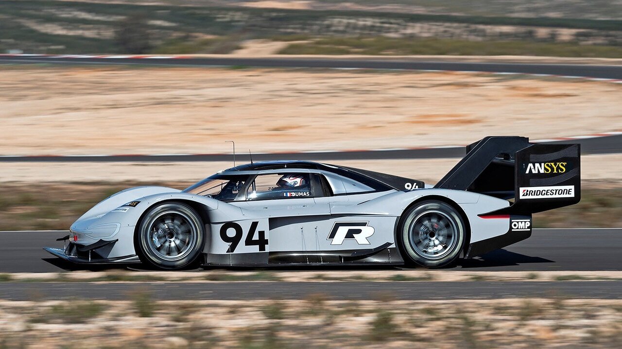 El Volkswagen ID. R se pone a punto de cara al desaf&iacute;o de la Carretera al Cielo.