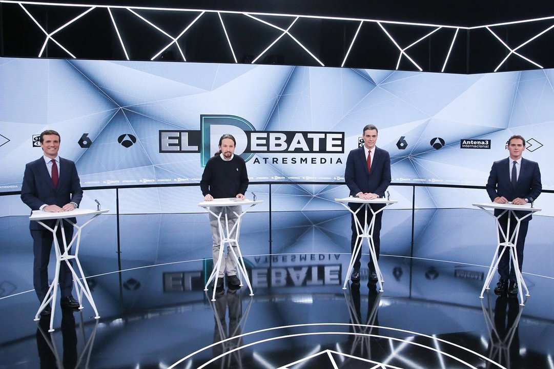 Plató de Atresmedia con los cuatro  candidatos, minutos antes del debate