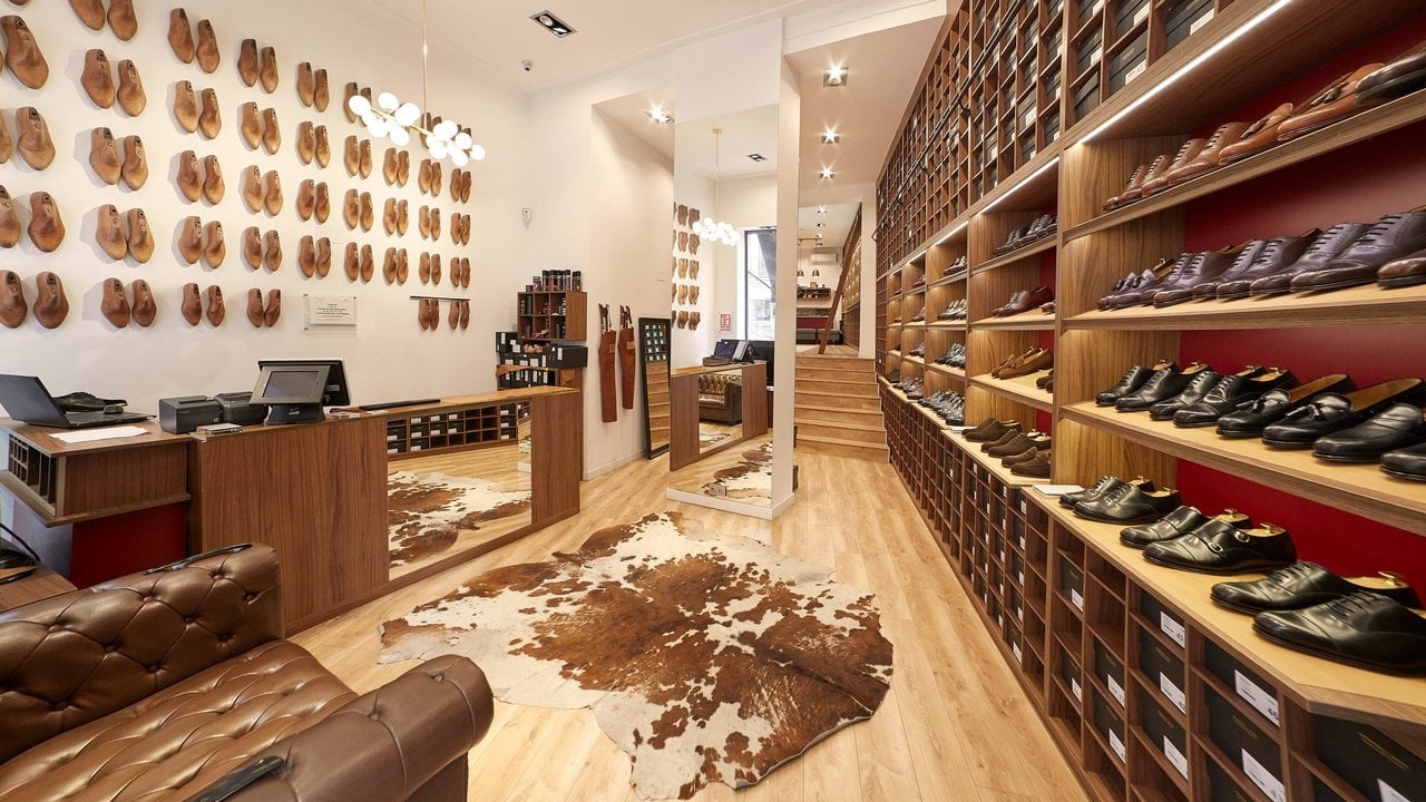 Crownhill_Shoes_Store_02