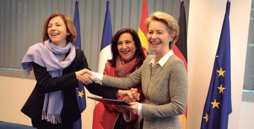 Margarita Robles, en el centro, con la ministra francesa de Defensa (izquierda), Florence Parly, y la ministra alemana Ursula von der Leyen (derecha).