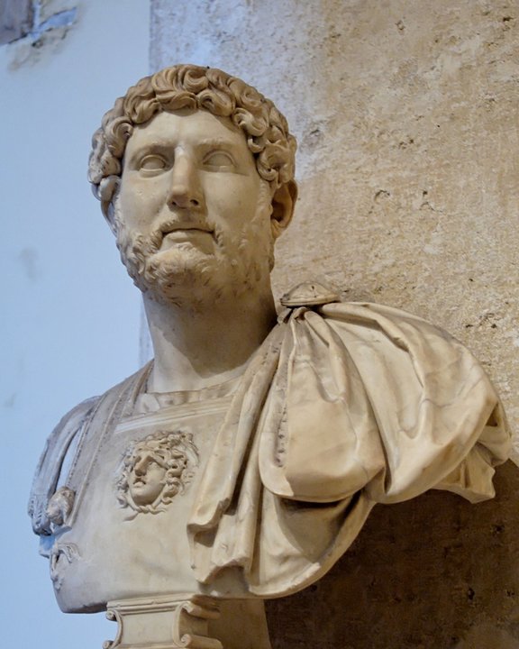 Busto del emperador Adriano, localizado en Roma.