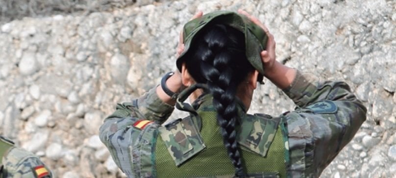Dos Mujeres En Ropa Militar, Muchachas Del Ejército Foto de