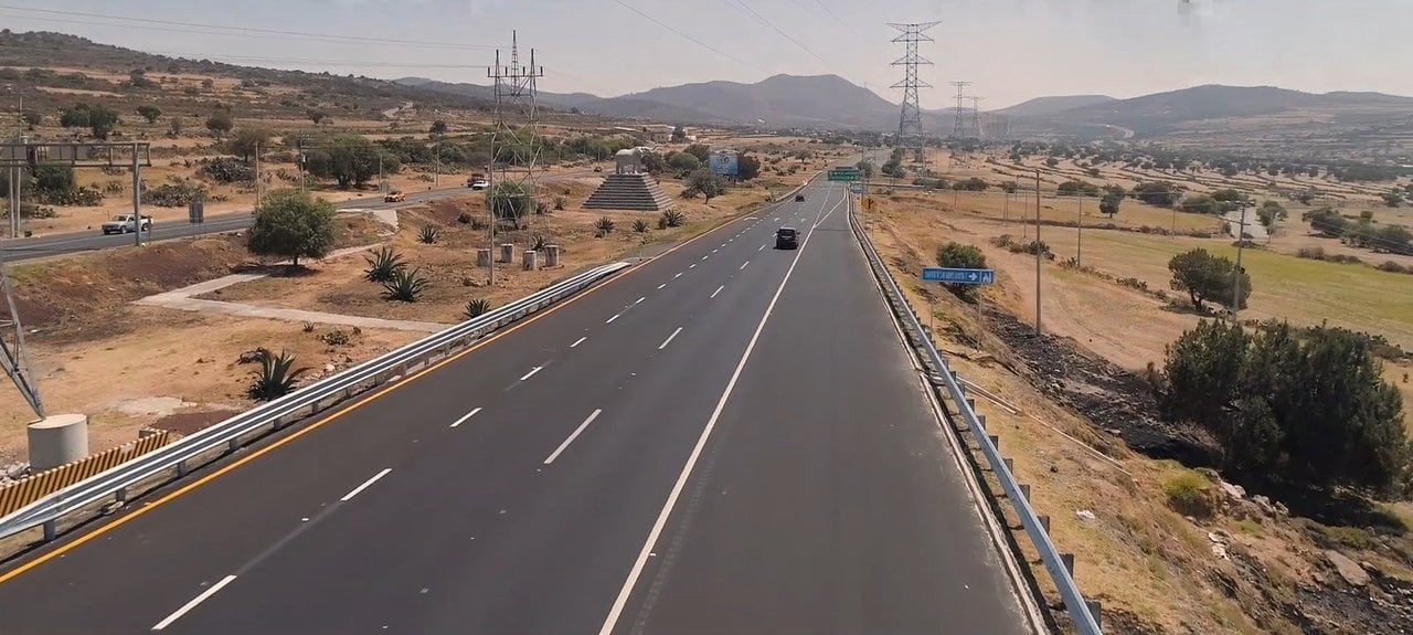 Autopista pirámides-tulacingo MEXICO