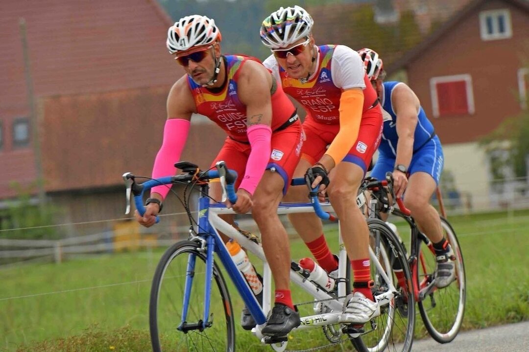 Jes&uacute;s Celada y Fernando Ria&ntilde;o durante el Campeonato del Mundo de Duatl&oacute;n de larga distancia celebrado en septiembre en Zofingen (Suiza).