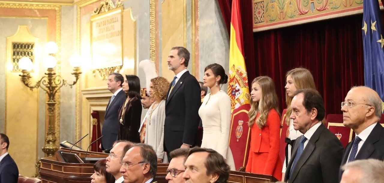 Felipe VI, la reina y sus hijas, en la apertura solemne de las Cortes en febrero de 2020.