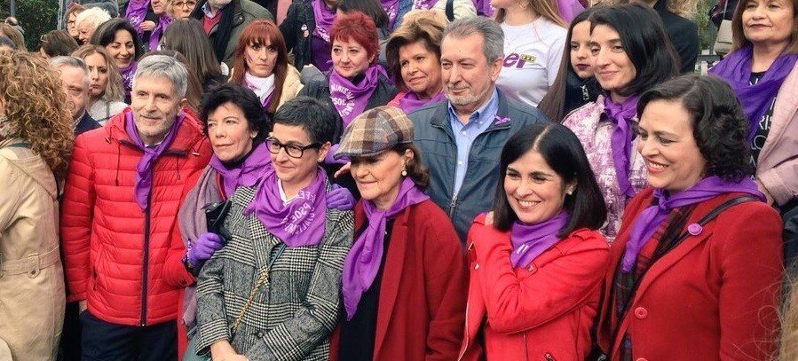 De izquierda a derecha, las entonces ministras de Educaci&oacute;n, Isabel Cel&aacute;a, de Exteriores, Arantxa Gonz&aacute;lez Laya, la exvicepresidenta Carmen Calvo y la ministra de Sanidad, Carolina Darias, en la manifestaci&oacute;n feminista del 8 de marzo de 2020.