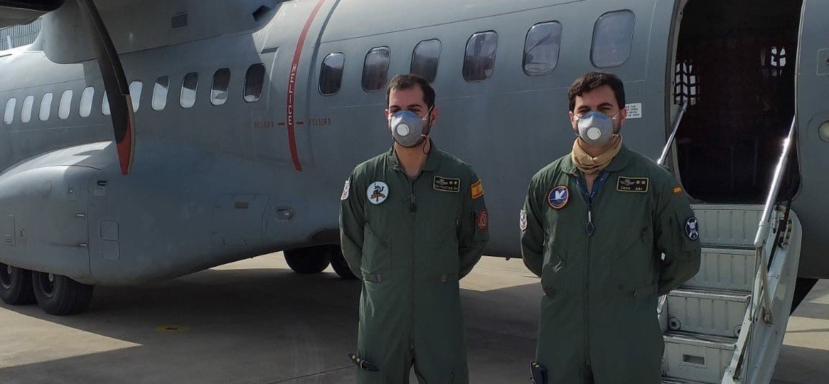 Militares del Ejército del Aire, con mascarilla.