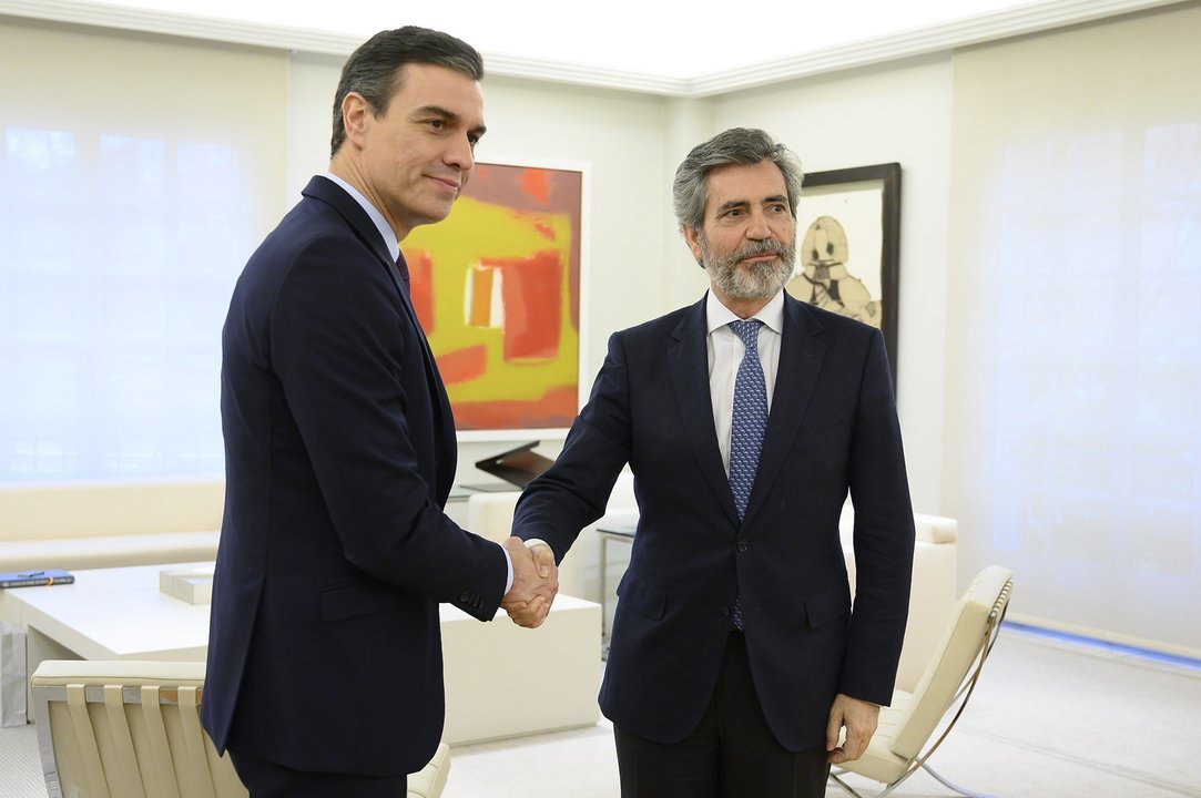 Pedro Sánchez, y el presidente del Tribunal Supremo y del Consejo General del Poder Judicial, Carlos Lesmes (12/02/2020)