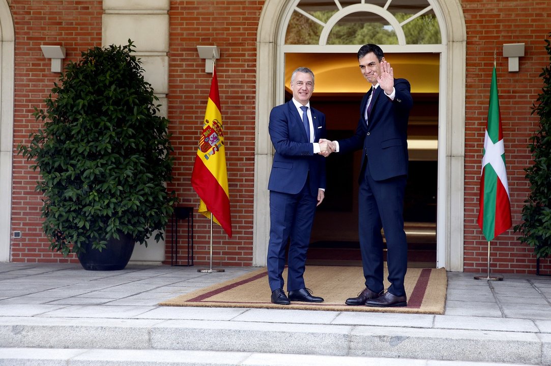 Sánchez recibe al presidente del Gobierno vasco, Íñigo Urkullu
La Moncloa, Madrid, lunes 25 de junio de 2018