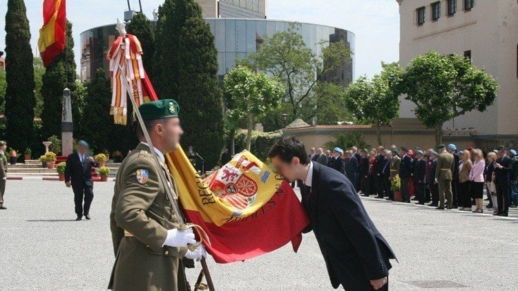 Una jura de bandera en el cuartel de El Bruch, en Barcelona.