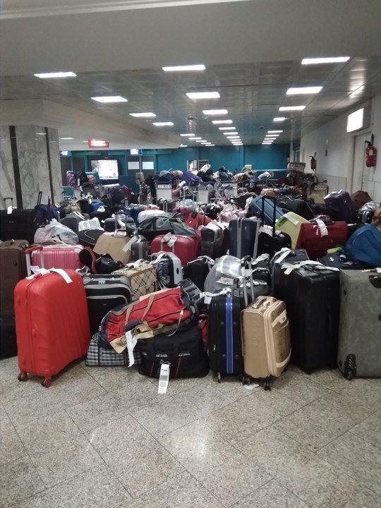 maletas en el aeropuerto de la capital de Túnez