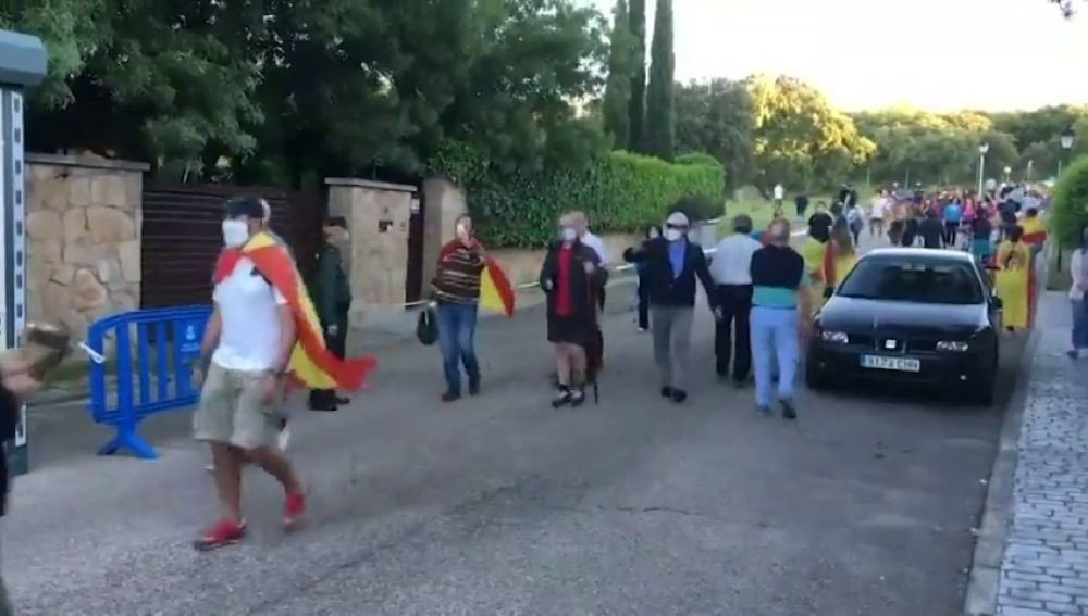 Protestas frente al chalet de Pablo Iglesias.