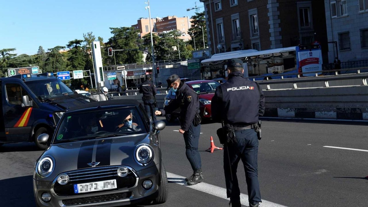 Control de Policía Nacional en el barrio de Moncloa en Madrid.