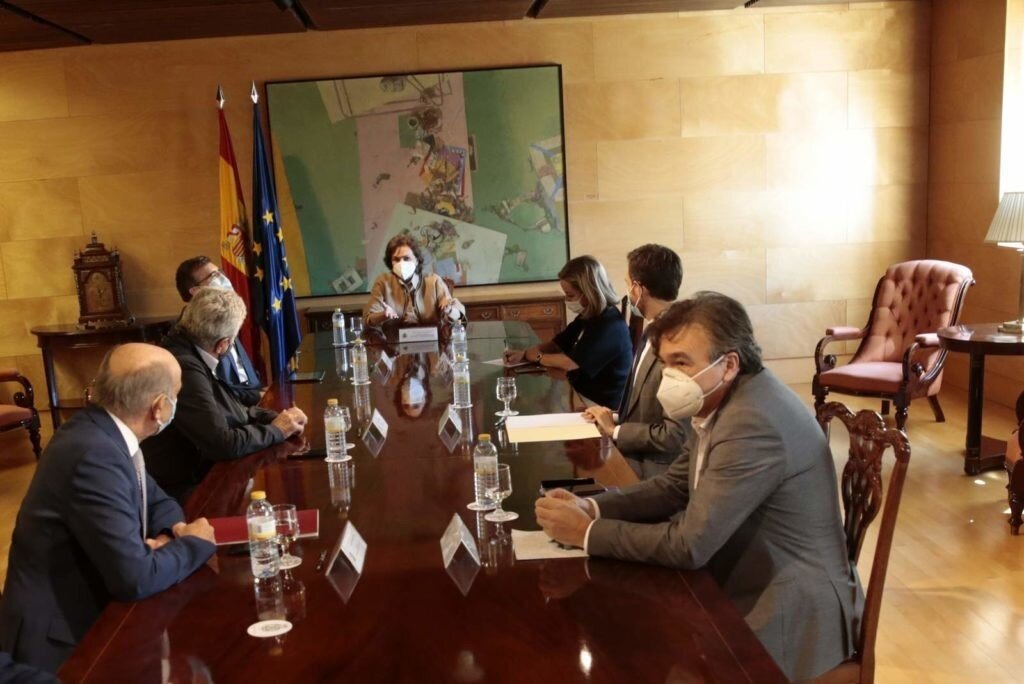 Tomás Guitarte asiste a la reunión del Grupo Mixto sobre los Presupuestos Generales, presidida por Carmen Calvo