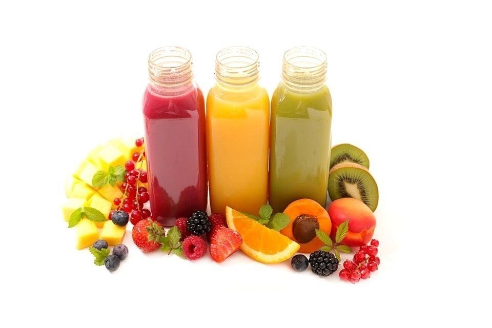 Bodegón de frutas y zumos