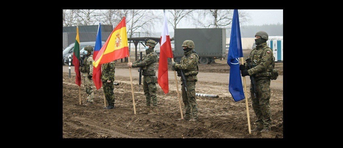 Abanderados del ejercicio de la OTAN en Lituania.