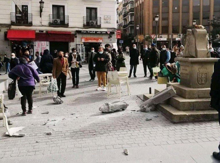 Cruceiro destrozado en Madrid.