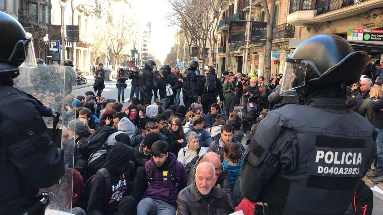 Protesta contra el juicio del 1-O frente a la Fiscalía Superior de Catalunya