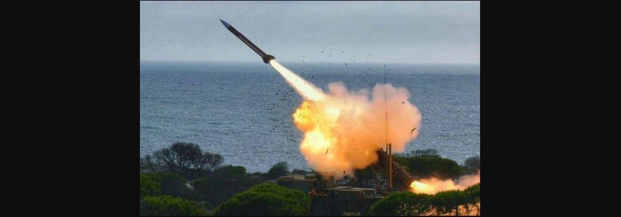 Lanzamiento de un misil Patriot por el Ejército de Tierra.